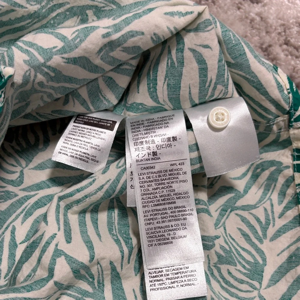 Levi's Green Leaf Pattern Men's Shirt - Picture 4 of 6